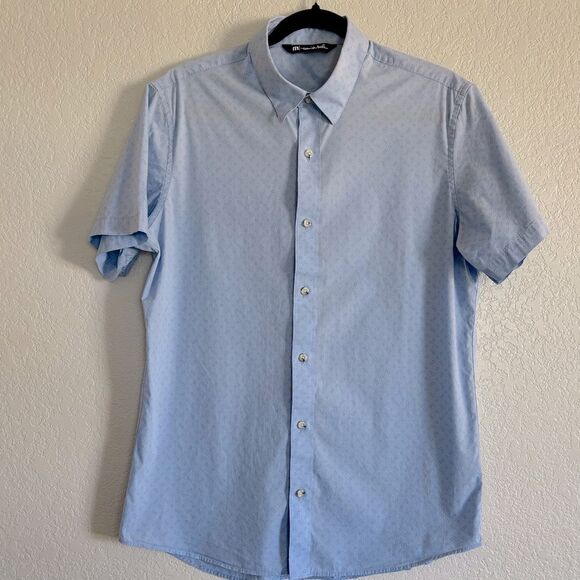Travis Mathew Light Blue Button Down Short Sleeve Collared Shirt Medium - Picture 1 of 9